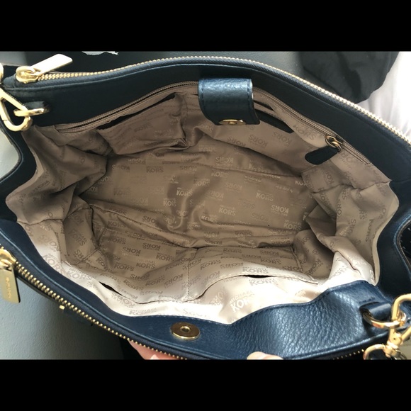 MICHAEL KORS DOUBLE ZIPPER PURSE - Picture 7 of 7